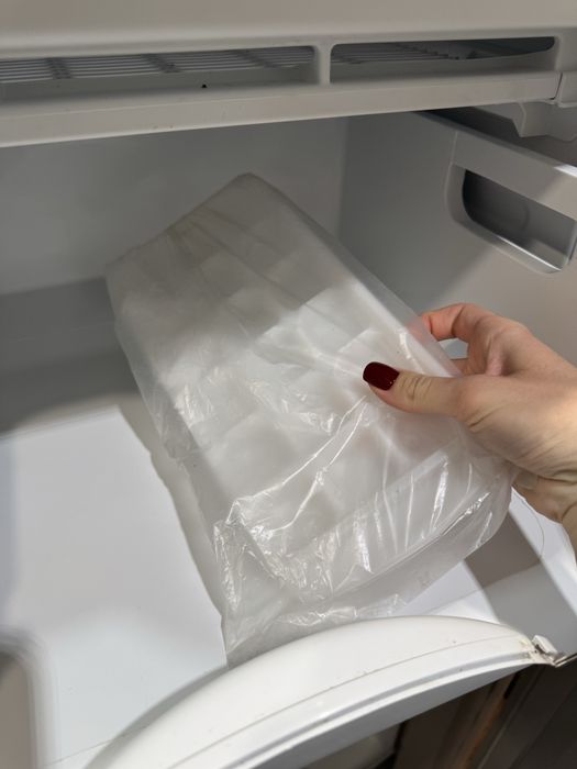 Продам вертикальный морозильник