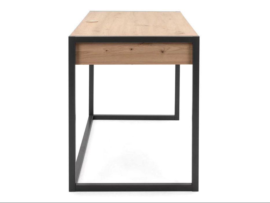 Офис бюро с дървесен мотив