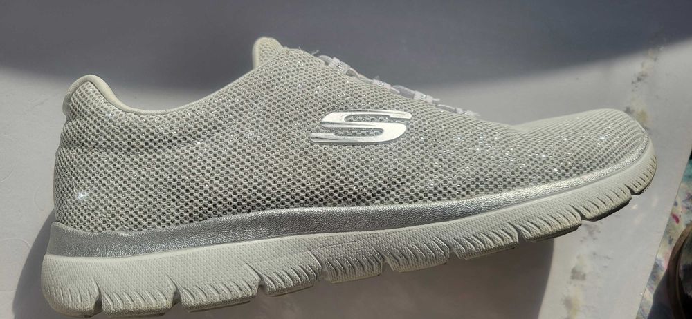 Pantofi sport dama originali,  SKECHERS nr.39, deosebiti, aproape noi