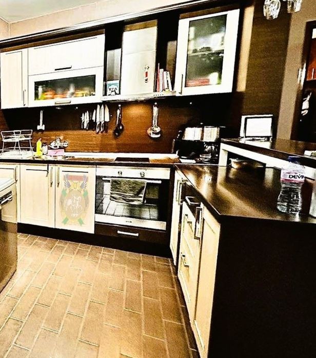 Продава се Етаж от къща в Шумен, Томбул джамия - 125 кв.м за 1120 €/кв.м - Снимка #2