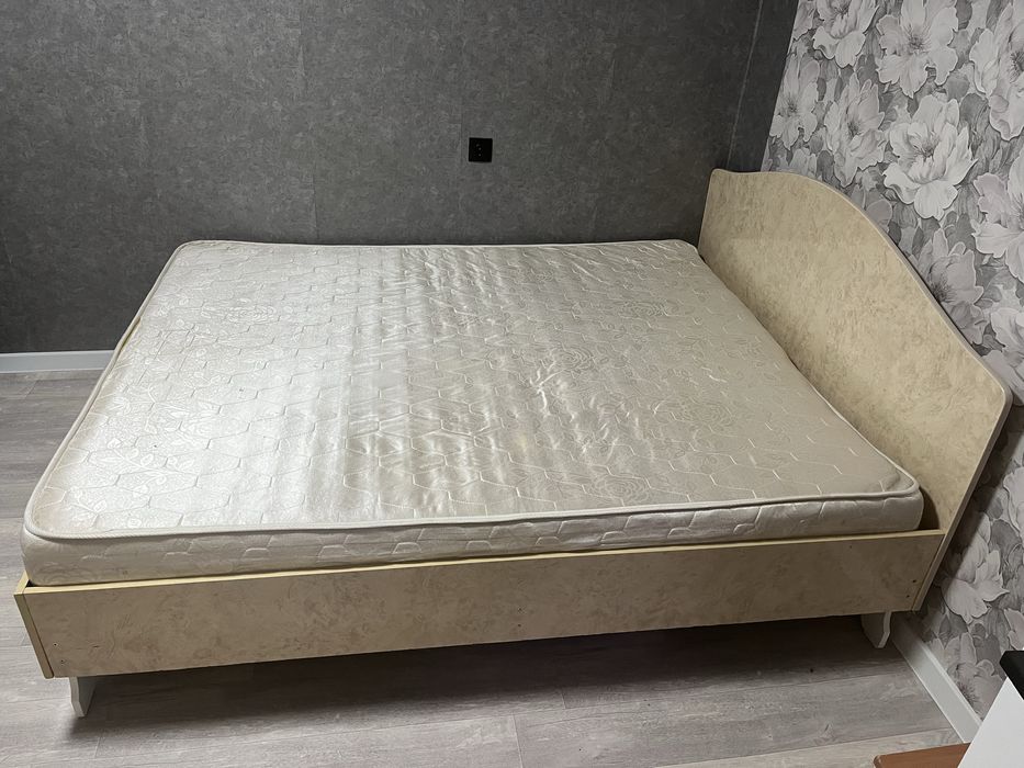 Двухспальняя кровать