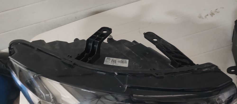 Far dreapta și stânga Dacia Duster 3 sau bixter