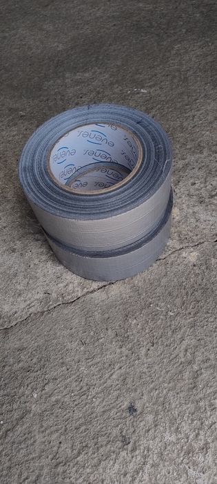 Vând, 2 bucăți de bandă adezivă textilă de tip "duct tape", de culoare argintie!