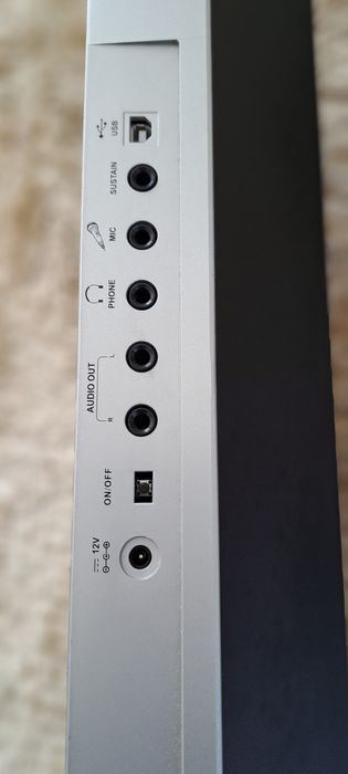 Pian electronic cu multe functii