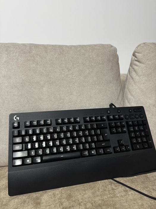Vand tastatura Logitech G213