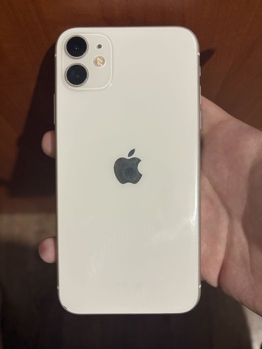 iPhone 11 / 64GB / Белый