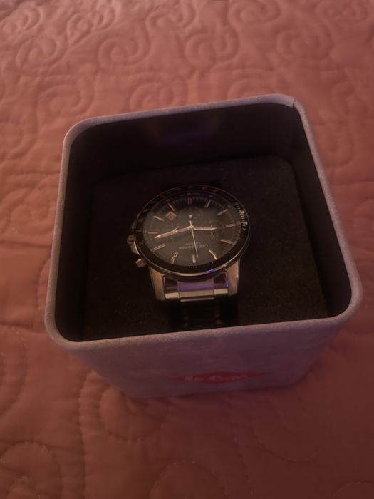 Vand ceas lee cooper pretul este negociabil