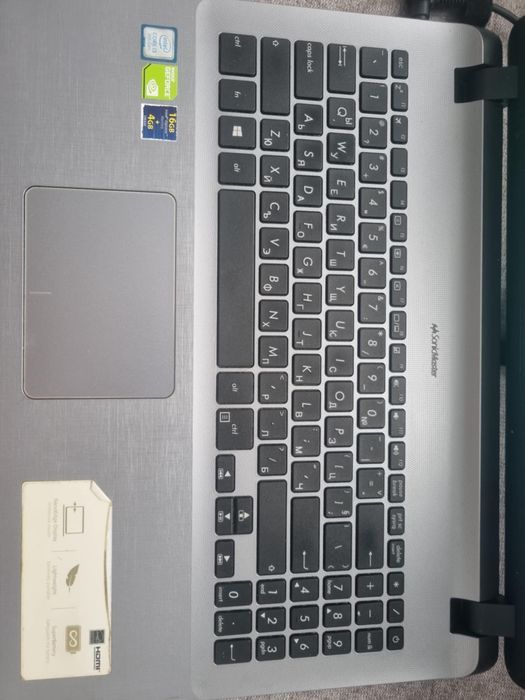 Лаптоп ASUS  Перфектен