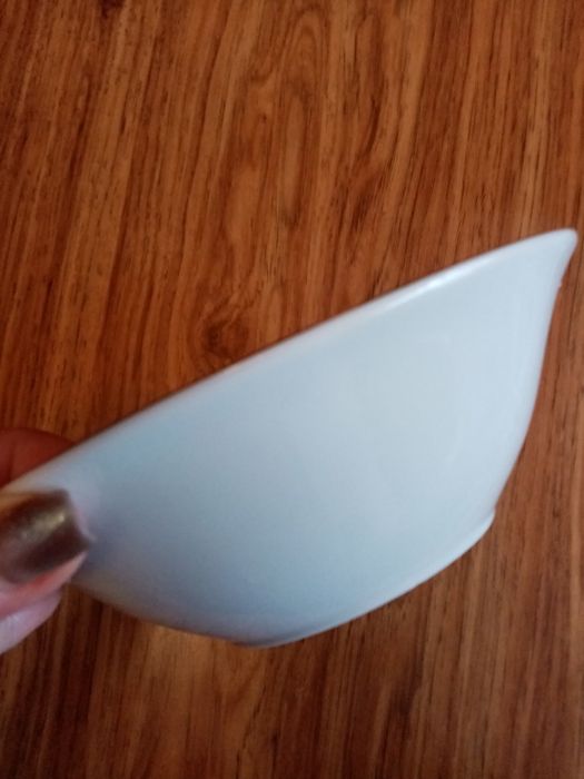 Продам суповые тарелки.