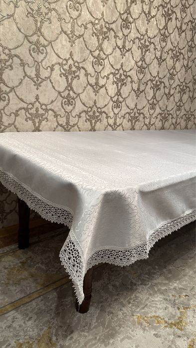 Большой стол для гостиной/ скатерть