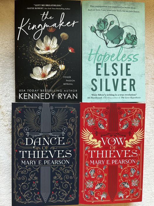 Чисто нови книги на английски език.