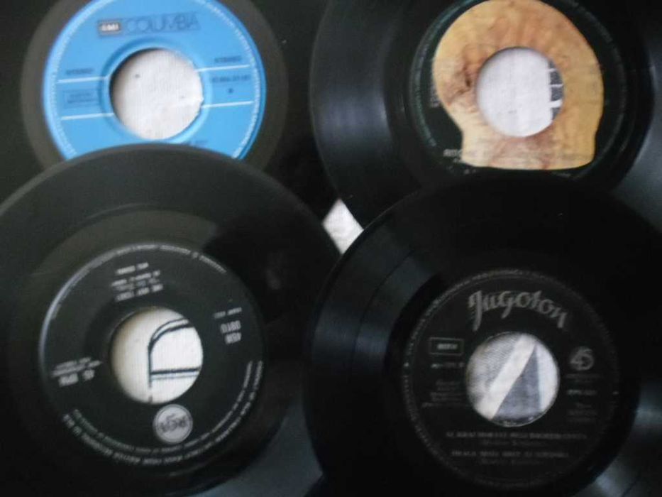 Продавам малки  грамофони плочи