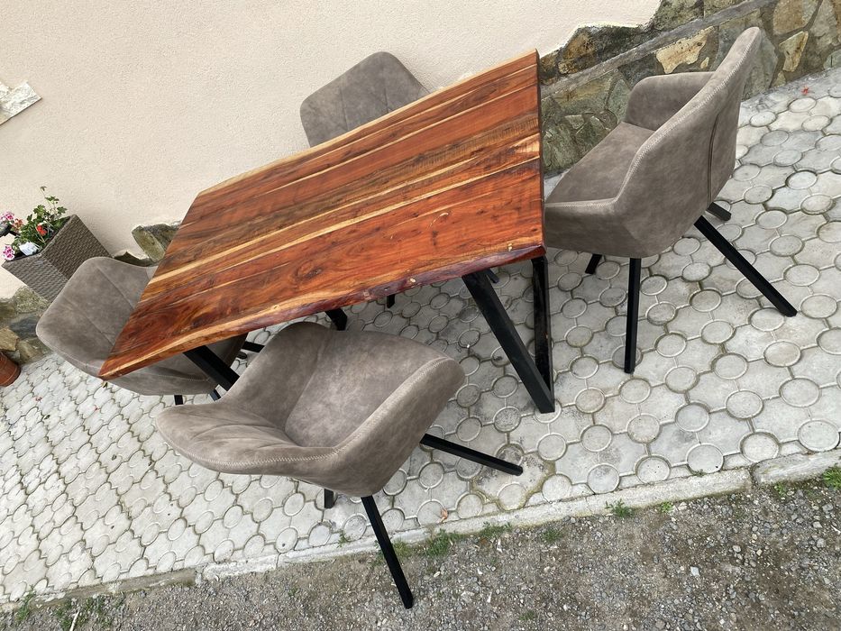 Masa 140x90 cm din lemn masiv cu scaune
