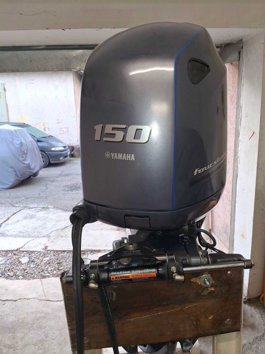 Извънбордов двигател Йамаха 150
