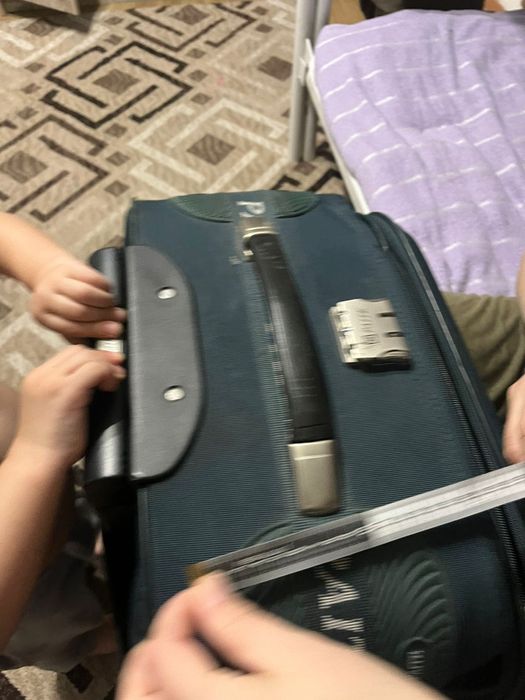 Чемоданы продам.бу5000тг