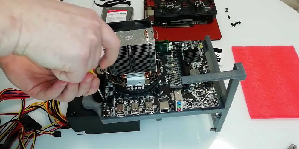 Отворена компютърна кутия, поддръжка на Mini-ATX