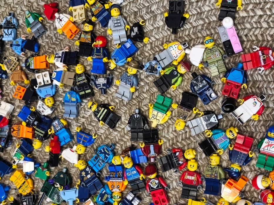 LEGO Минифигури разнообразни - ASSORTED LEGO MINIFIGURES