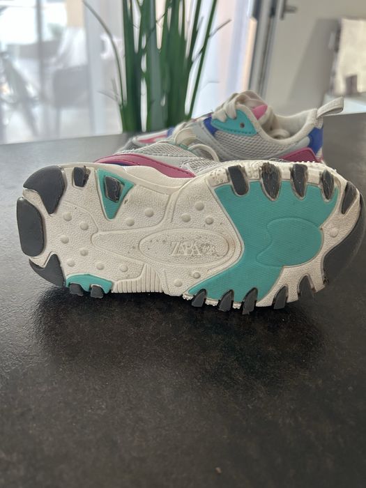 Vand incaltaminte Zara