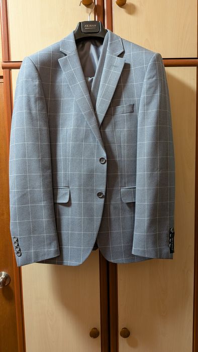 Продам пиджаки и костюм