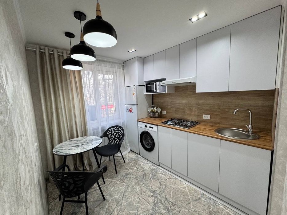 Своя квартира 1-комнатная Новомосковская, Аккурганская улица