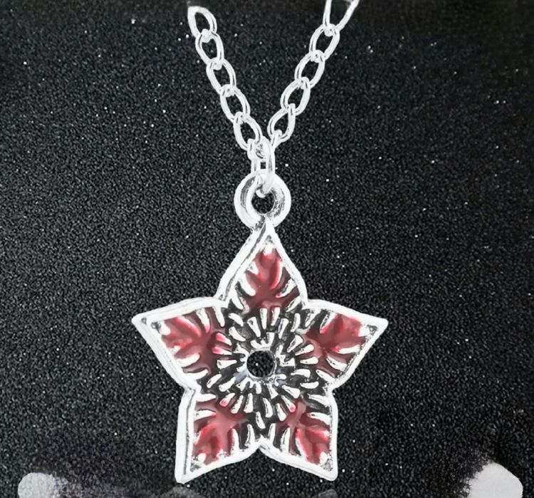 Stranger things гривни, ключодържатели, колиета