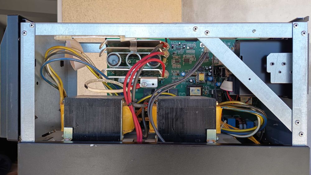 UPS APC 2200VA configurabil