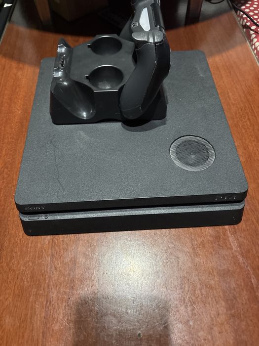 Playststion 4 slim