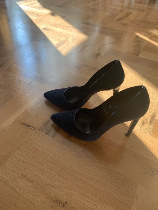 Дамски Обувки прекрасни и стилни обувани са 2 пъти!