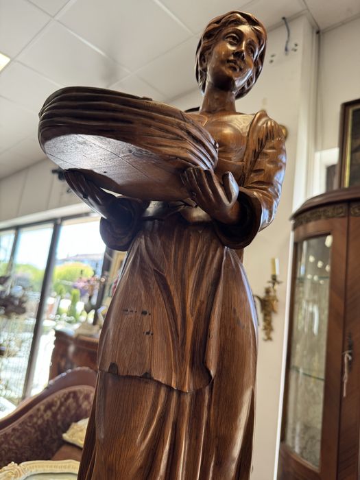 Statueta din lemn masiv sculptata manual