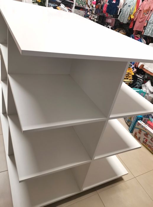 Търговско оборудване / стелаж /остров