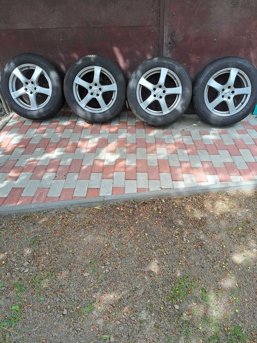 Jante R17 cu anvelope 235/55/R17 M+S.