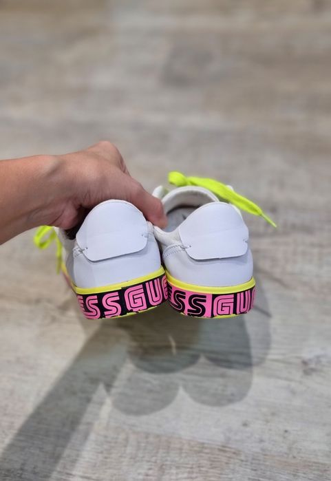 Спортни обувки Guess