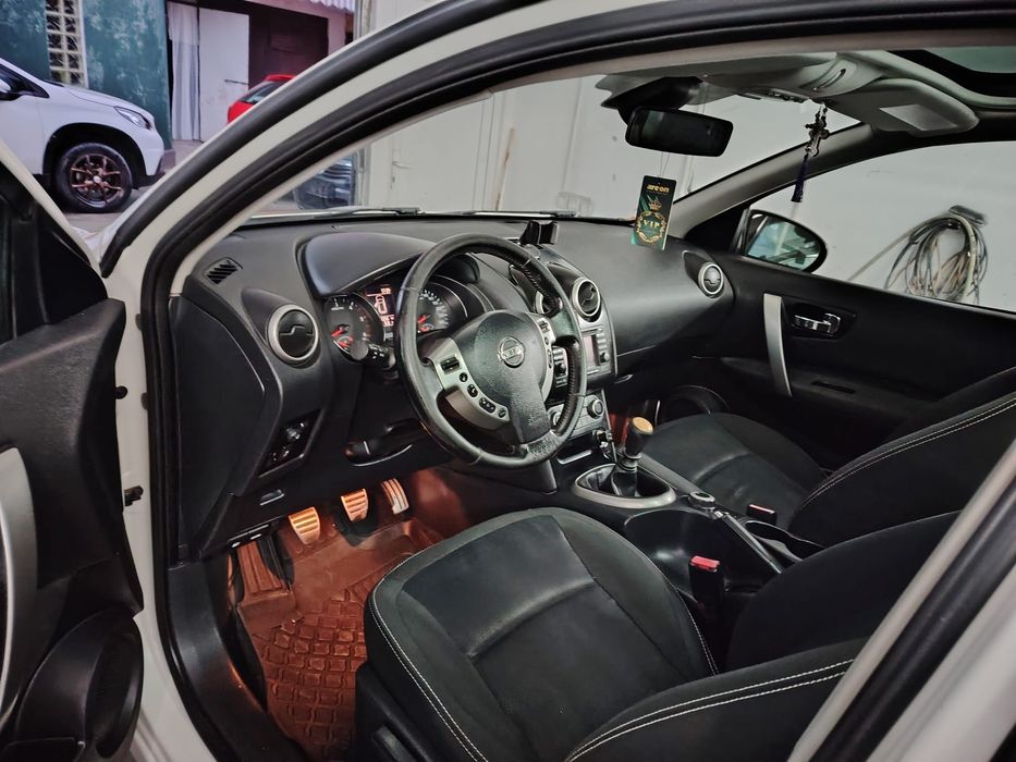 Vand Nissan Qashqai an fabricație 2011