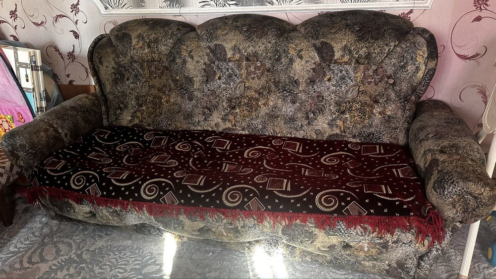 Мягкая мебель. Диван тройка