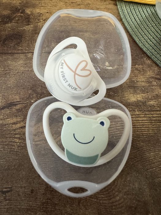 Книги за бременни, аспиратор за нос, чисто нови биберони