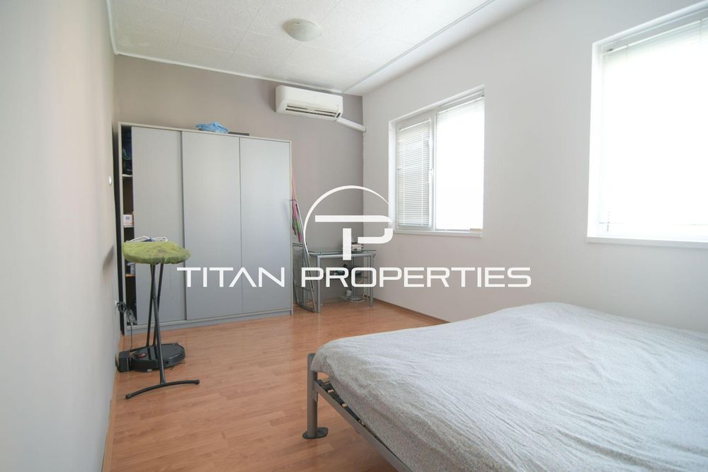 Тристаен апартамент в жк. Тракия