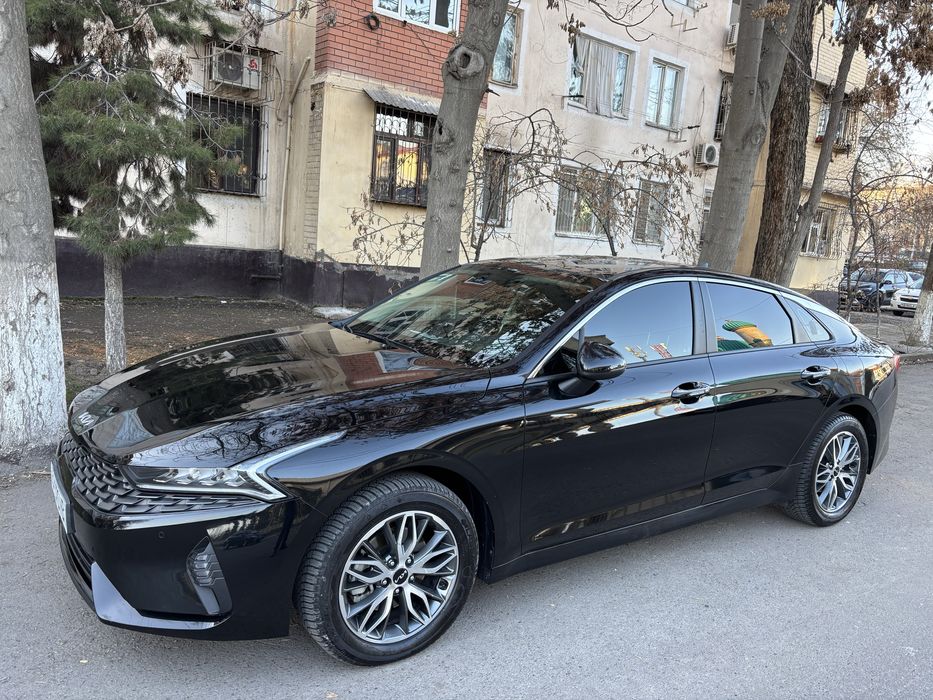 Kia K5 / 2022 qora