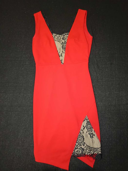 Червена къса рокля