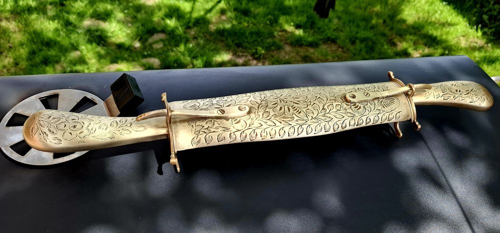 Set unicat din alamă gravată, decorativ/servire, NOU/Nefolosit
