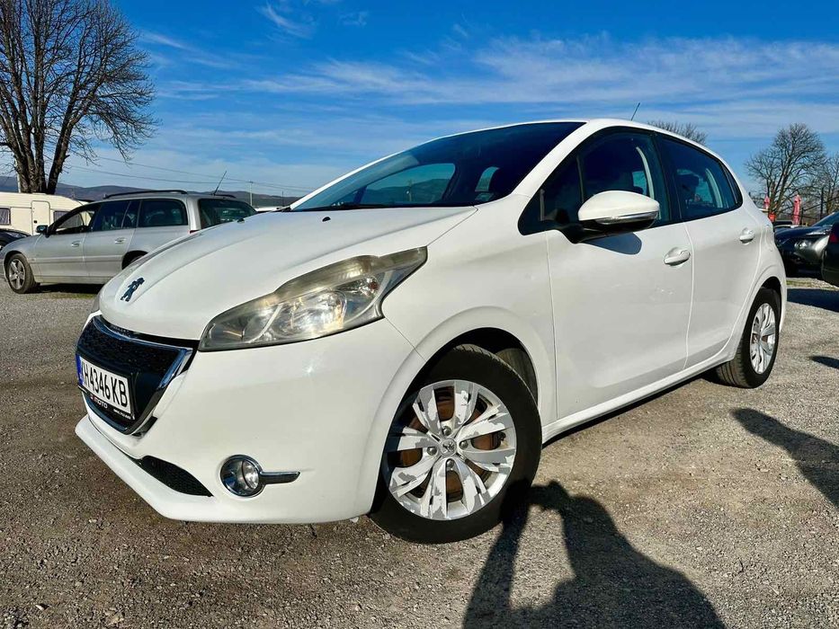 Peugeot 208. 2016 година