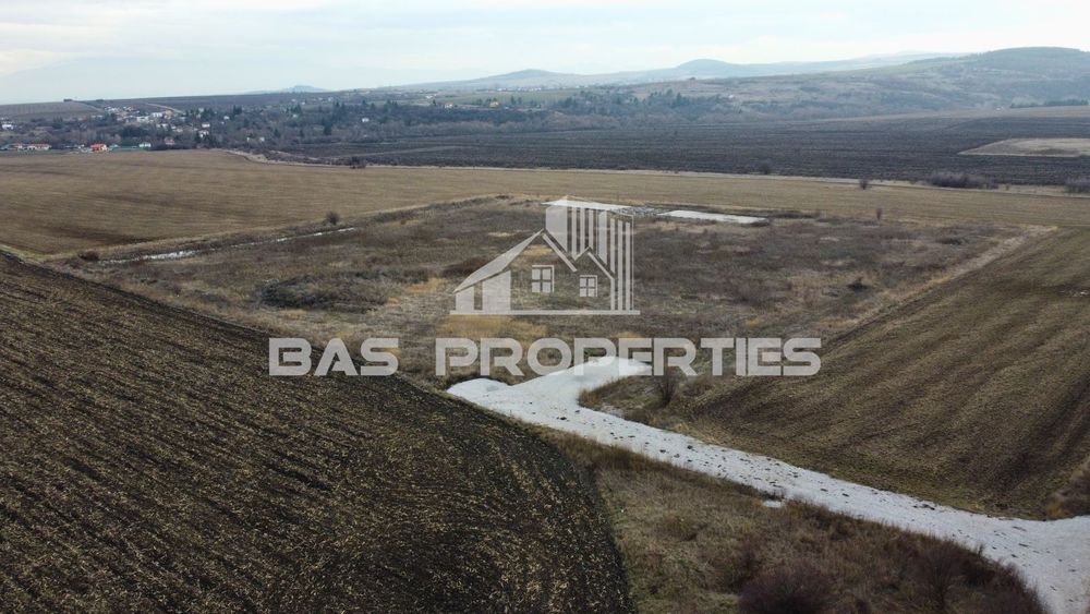 Парцел за промишлено строителство в София, област-с.Хераково площ 270