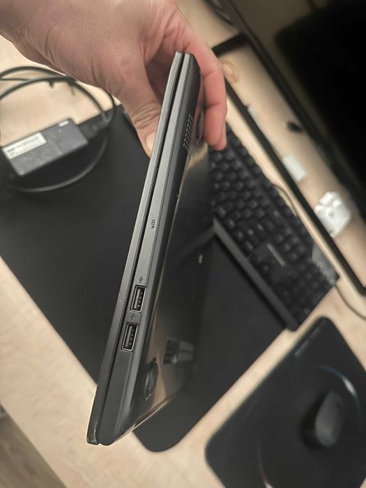 asus vivobook i3 fata spate lateral deosebit frumos elegant cochet