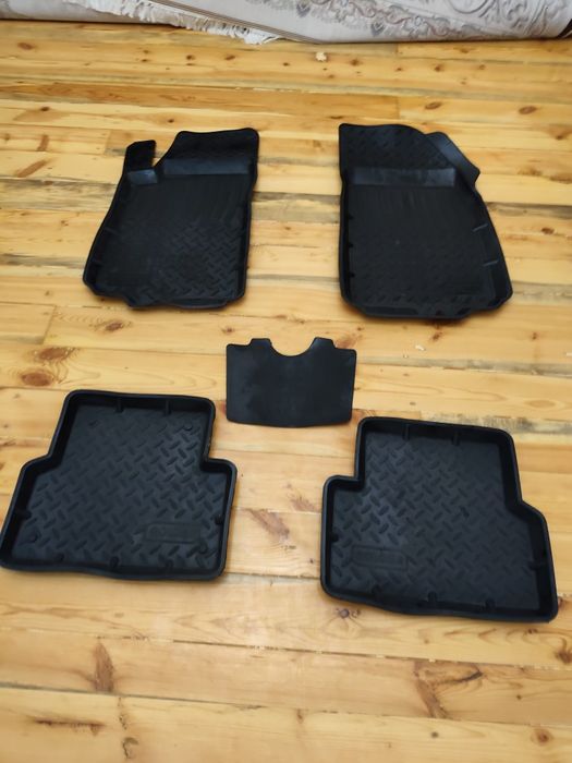 Полик для Кобальта в отличном состоянии