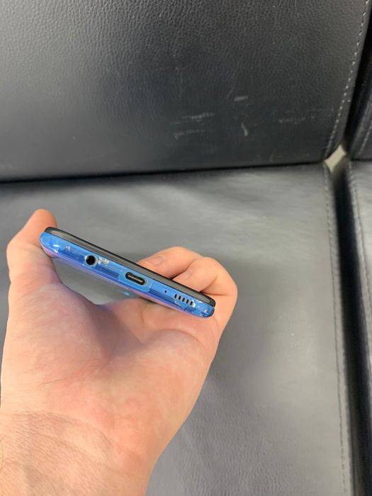 Самсунг А50 в  отличном состоянии