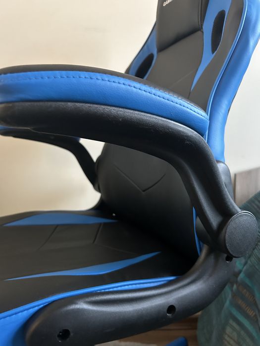 Геймърски стол нов синьо и черно ……………………