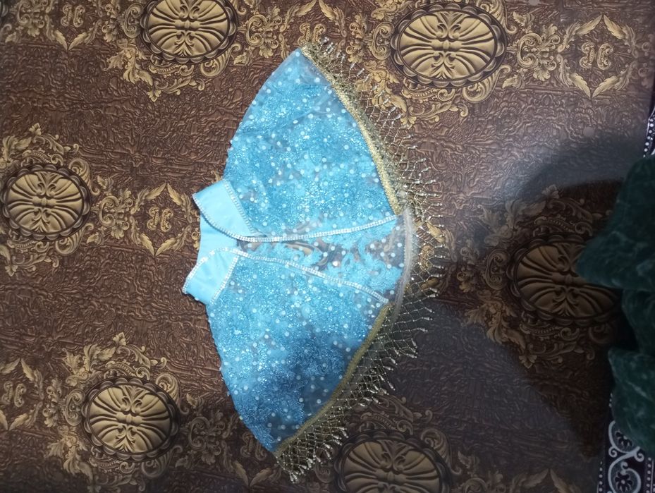 Kelinlar toʻni qimmat toza ogʻir toshlar bn bezatilgan