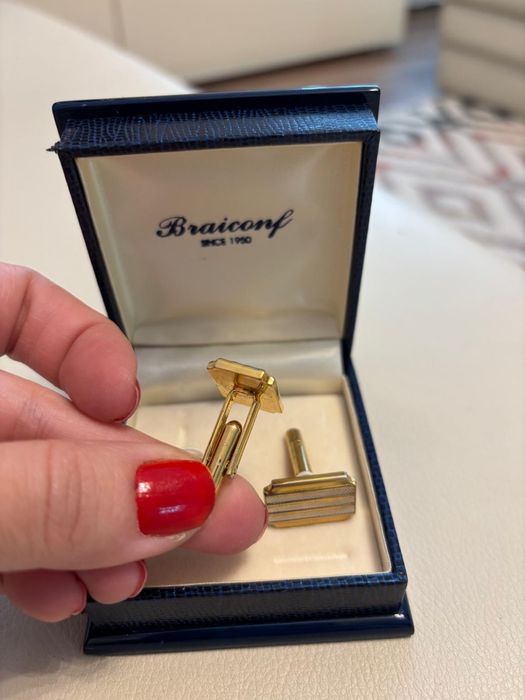 Butoni aurii Braiconf - impecabili