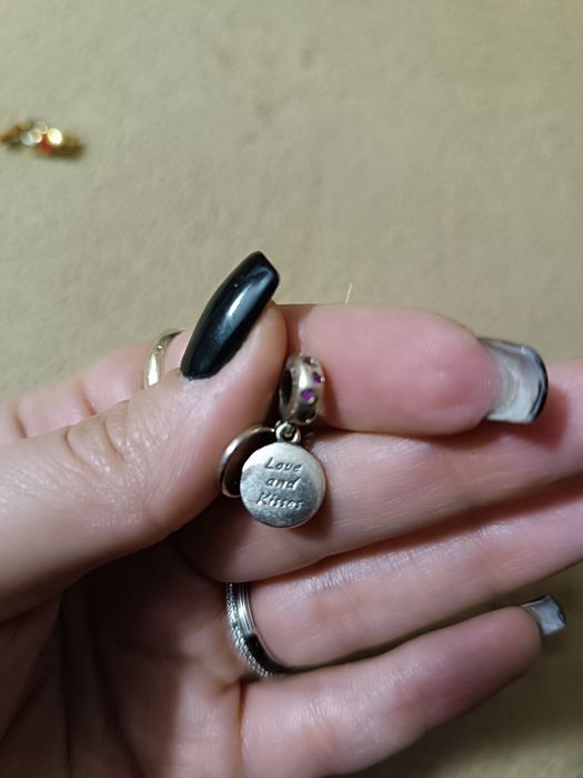 Vând charmuri personaje disney