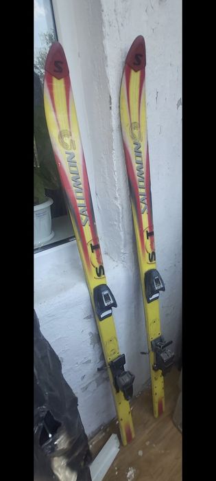 Продам лыжи без ботинок