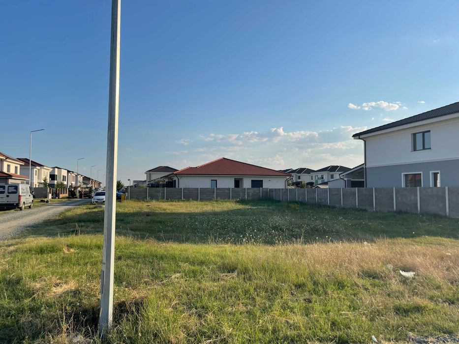 Teren de construit, 624 mp, cu acces direct din două străzi. Bransat la apa si canal, există deja contract încheiat cu AQUATIM
